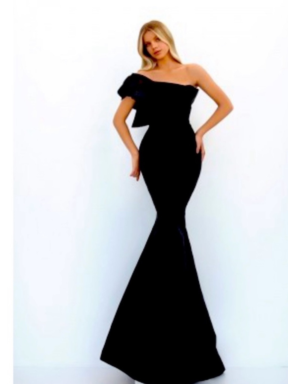 Tarik Ediz Black One-Shoulder Fitted Mermaid Gown